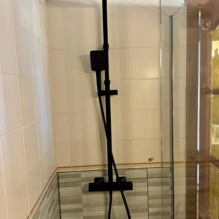 Апартаменти Fanabe Stunning Beachfront Penthouse Parque Royal Adeje Tenerife